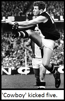 Kevin Neale kicks a goal during the 1966 grand final.